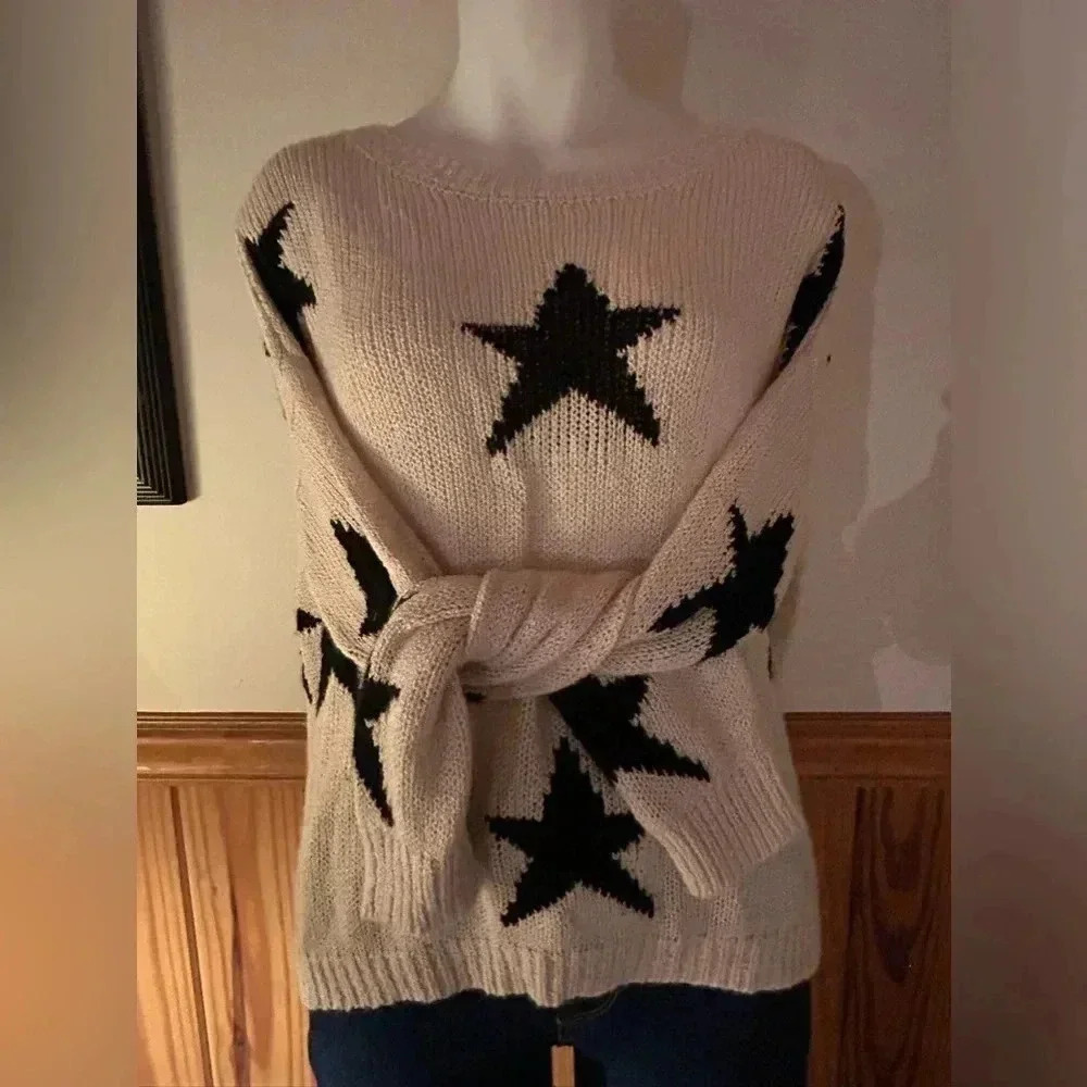 Stars ⭐️ sz S cream and black sweater with stars ⭐️, patriotic, trendy